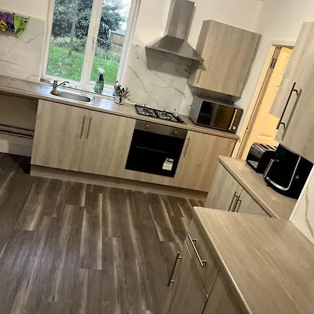 Spacious City Centre Home Near Hospital & M5 Worcester Exterior photo