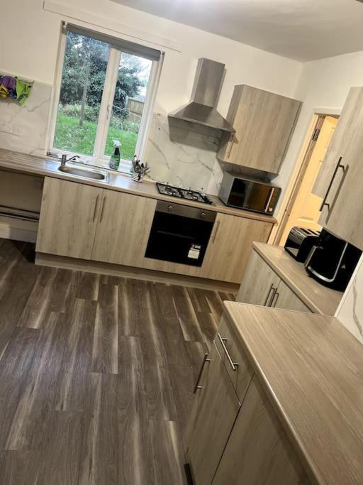 Spacious Centre Near Hospital & M5 Holiday home *