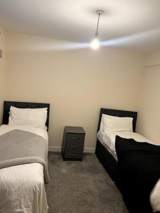 Holiday home Spacious Centre Near Hospital & M5 *