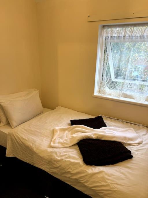 Spacious Centre Near Hospital & M5 *