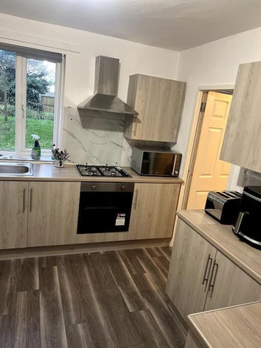 Spacious Centre Near Hospital & M5 Holiday home Worcester