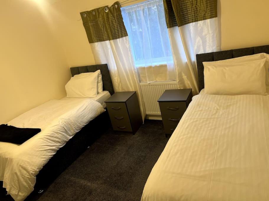 Spacious Centre Near Hospital & M5 Worcester